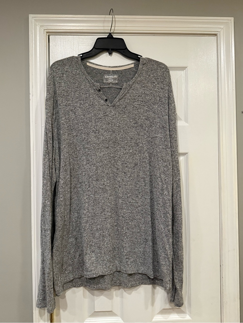 Express Men's Heather Gray V-Neck Henley Sweater Soft Knit Long Sleeve Shirt XL